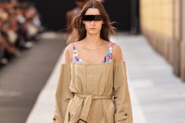 エムエム6 メゾン マルジェラ、肩が透ける切り替えドレスやヴィンテージ風レザージャケット - ファッションプレス