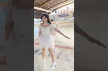 #川﨑桜1st写真集エチュード の貴重な撮影オフショットを公開します💗最後は楽しそうなさくたんの滑りをどうぞ⛸️2日間のオフショット祭り、ありがとうございました✨✨#川﨑桜 #乃木坂46