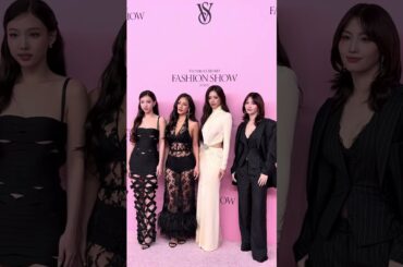 #TWICE hits the #VSFashionShow pink carpet. ✨️ #NAYEON #나연 #ナヨン #MOMO #モモ #JIHYO #ジヒョ #TZUYU #ツウィ
