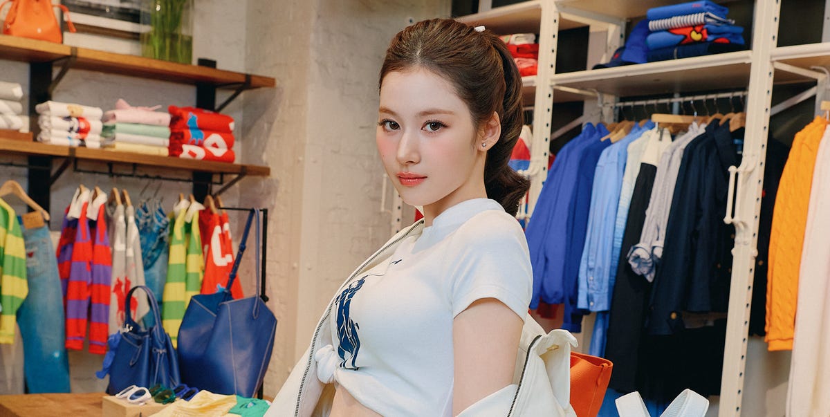 TWICE SANAがラルフ ローレン「ポロ ウィメンズ ショップ」に来店! 最新キャンペーンのミューズに TWICE SANAがラルフ ローレン「ポロ ウィメンズ ショップ」に来店! 最新キャンペーンのミューズに