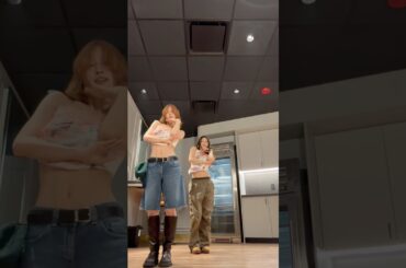 That's a no no🫢 #TWICE #트와이스 #MOMO #모모 #JIHYO #지효