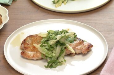 【3分クッキング公式】チキンソテー　セロリソース／トマトときゅうりのコロコロサラダ