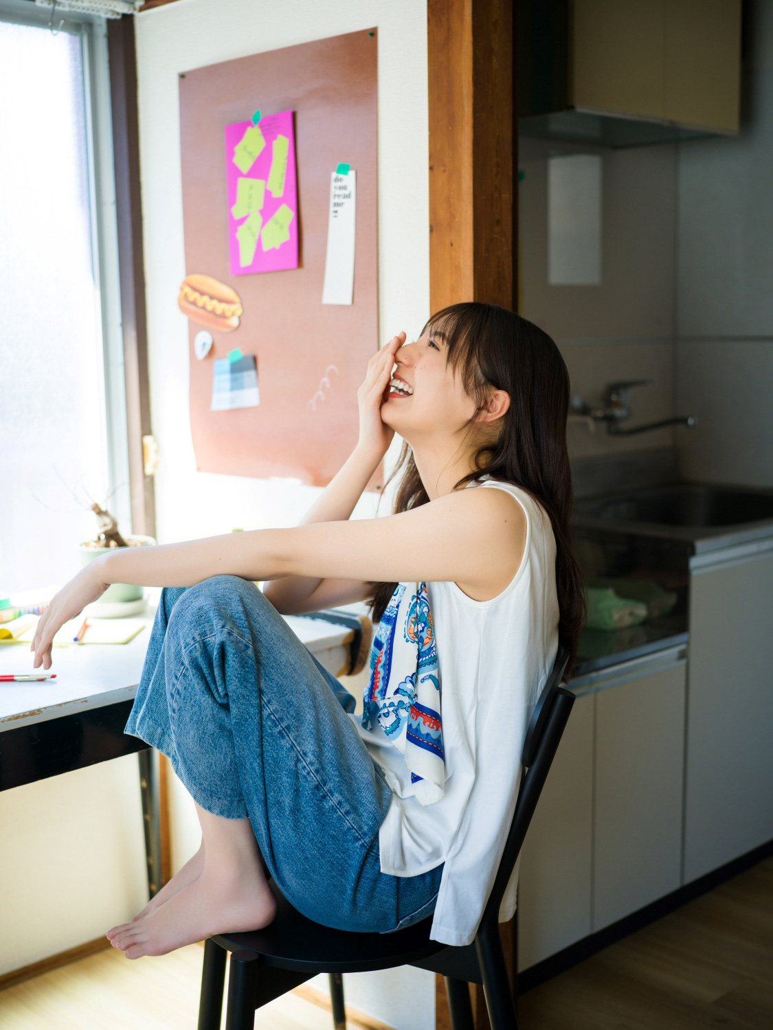 日向坂46小坂菜緒『B.L.T.10月号』表紙巻頭に登場！撮影テーマは“こさかなと遊ぼう！” - 画像一覧（4/7）