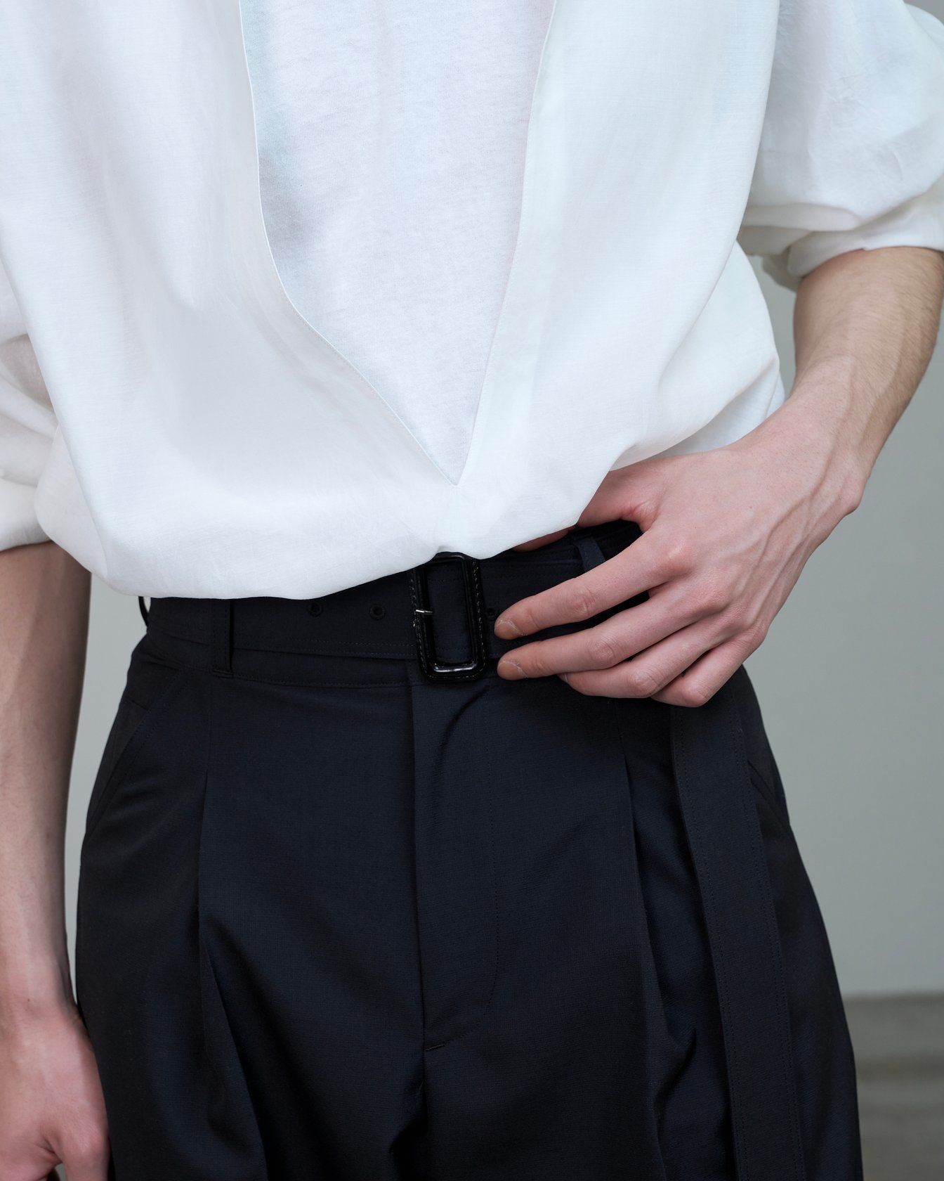 リラクスのベルテッドワイドパンツ