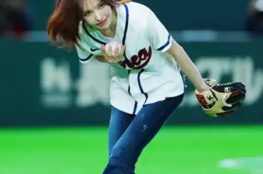 POPアイドルが始球式　ネット衝撃「かわいー！」「スタイル凄すぎ」 - スポニチ Sponichi Annex 野球