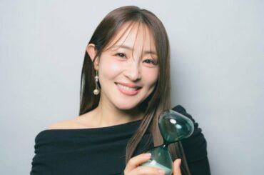 大沢あかね36歳で“顔の変化”に絶句…初の美容本『遅咲き 肌管理オタク 美容に全ぶり』出版秘話（双葉社 THE CHANGE）