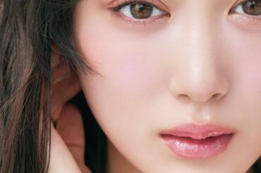 山下美月が3つの春リップで魅惑の3変化！『VOCE』5月号巻頭メイクに登場（THE FIRST TIMES） - Yahoo!ニュース