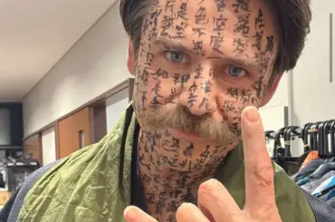 朝ドラ「ばけばけ」ヘブンの“耳なし芳一”姿のオフショに反響「手の特殊メイクもすごい！」 - スポニチ Sponichi Annex 芸能