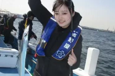 藤水咲桜、元“釣りアイドルグループ”の意地見せた！納竿5分前、粘りのタチウオ80センチ - スポニチ Sponichi Annex 社会