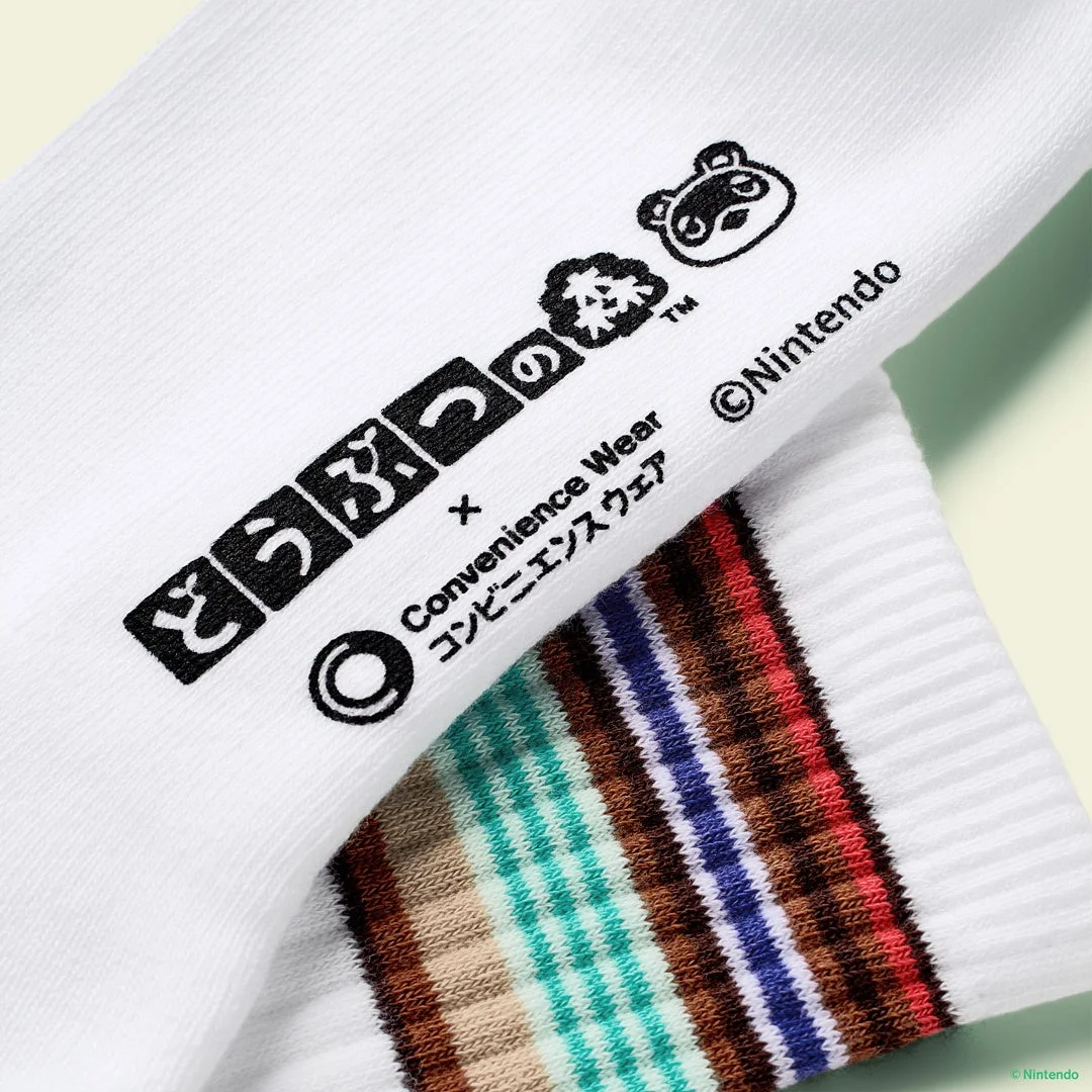 ラインソックスの足底にプリントされたたぬきちのロゴとどうぶつの森ロゴ