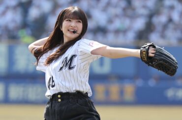 始球式に登場した乃木坂46の小川彩さん【写真：球団提供】