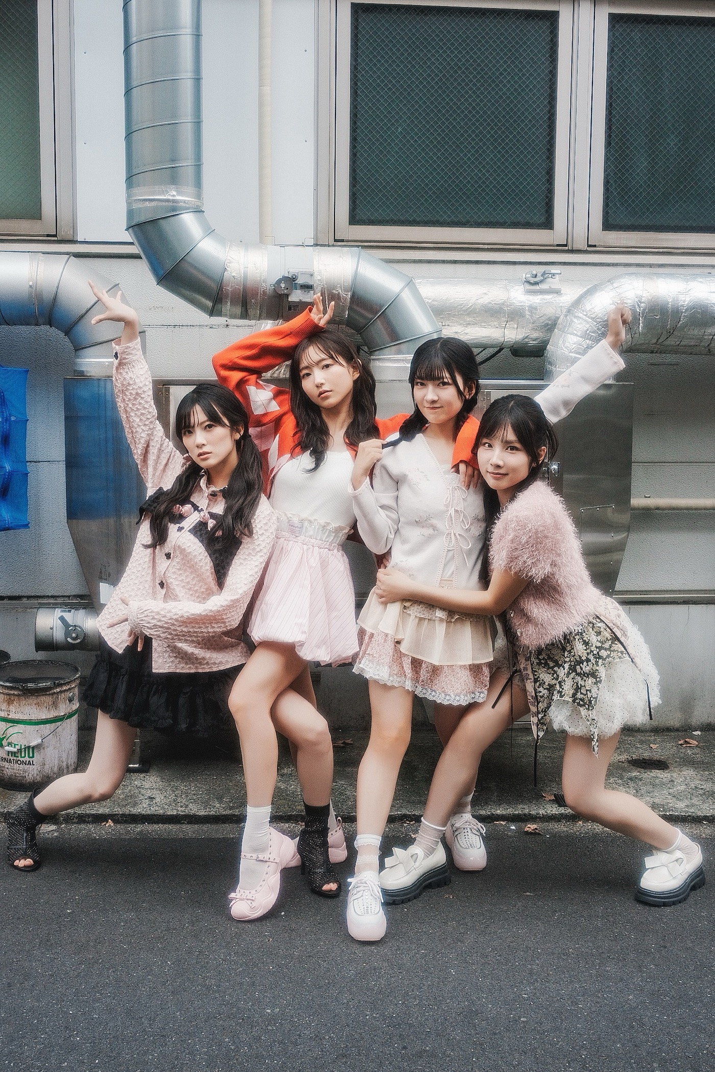 櫻坂46遠藤理子＆村井優、三期生の素敵な関係性を語る！井上梨名は卒業記念ロンググラビア掲載 - 画像一覧（11/13）