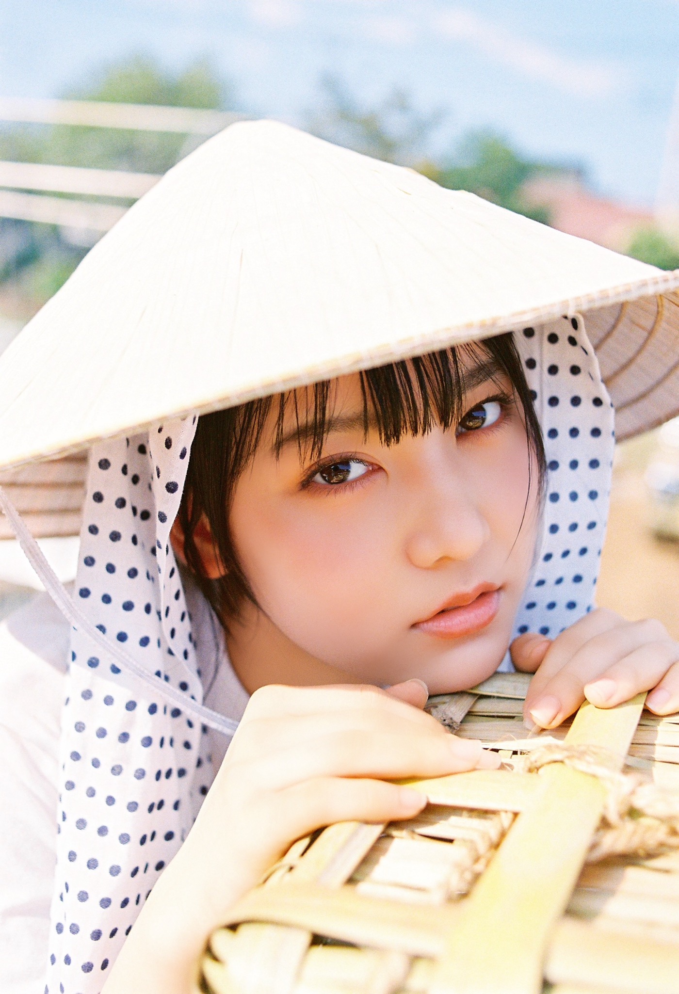 櫻坂46遠藤理子＆村井優、三期生の素敵な関係性を語る！井上梨名は卒業記念ロンググラビア掲載 - 画像一覧（12/13）