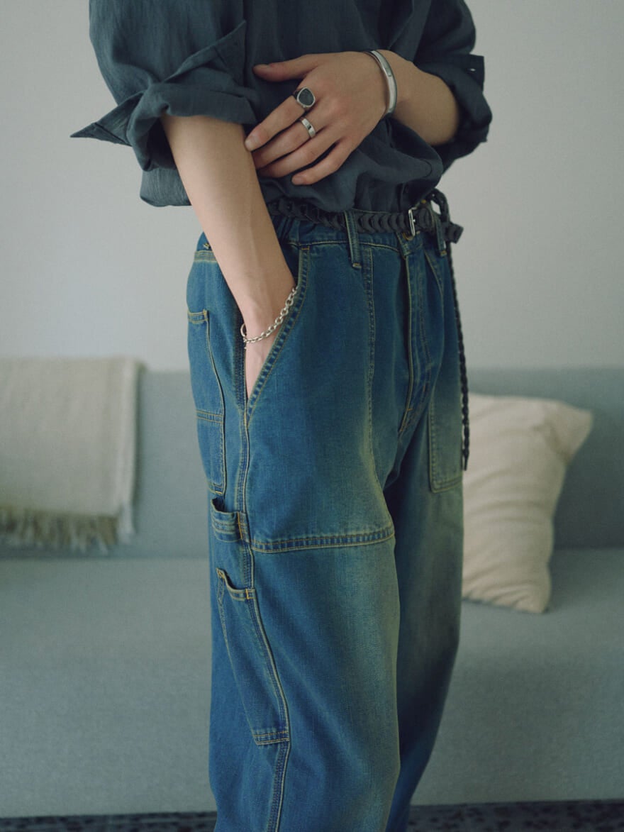 ニコアンドのデニム(ペインターパンツ)を着用する水沢林太郎2