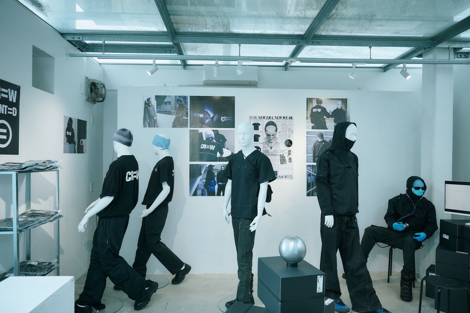 「イコ＝ル・メディカル・センタ＝（=QUAL M=DICAL C=NT=R）」の展示風景