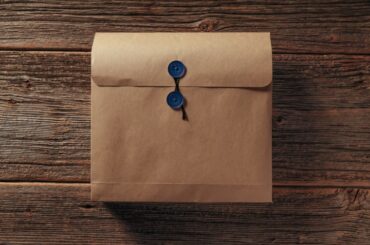 約170枚の原稿用紙と22の楽曲群から覗き込む、“ヨルシカ”という枯れない泉──『二人称』クロス・レビュー