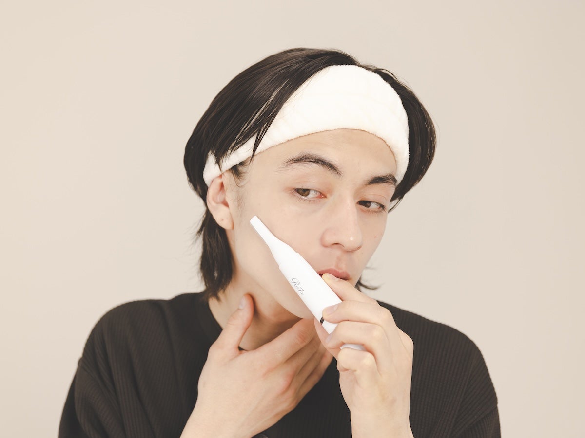 押し付け厳禁!「肌の上を滑らせる」感覚が正解 イメージ画像