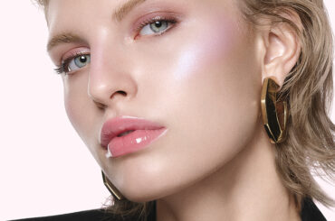 GIVENCHYが新作ハイライターと“PFCT・セラム・リップオイル”の新色2色を発売！