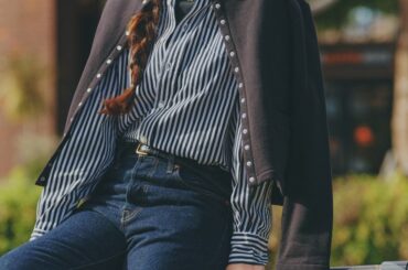 目指すはパリジェンヌ。細みのデニムにさらっとカーディガンを肩がけして。【FUDGE 3月号連動企画-FUDGEガールの基本4スタイル | DAY 15】 | FUDGE FRIEND | ファッション