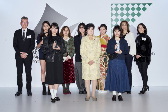 フォトセッション_SFDA受賞者、審査員、小池知事