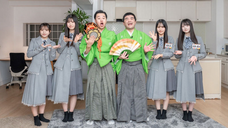 『日向坂になりましょう ‐五期生成長バラエティ‐』に出演する日向坂46佐藤優羽、下田衣珠季、鶴崎仁香、松尾桜、そしてすゑひろがりずの三島達矢と南條庄助