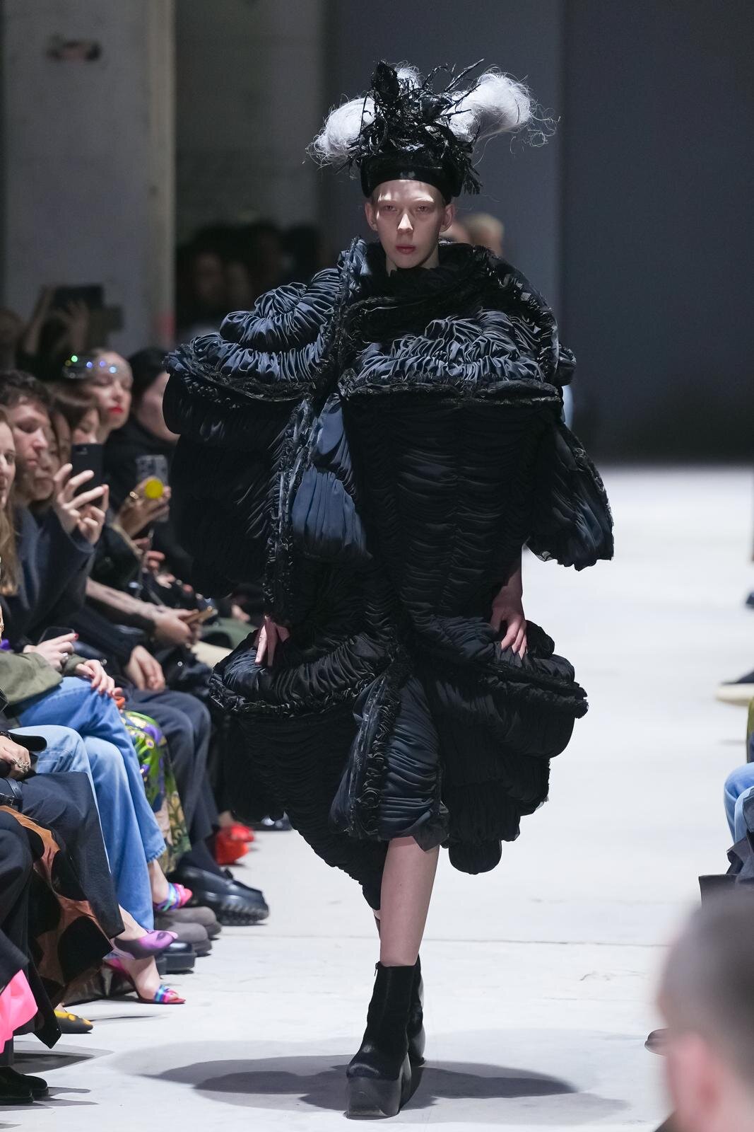 コム デ ギャルソン(COMME des GARÇONS) 黒｜写真1