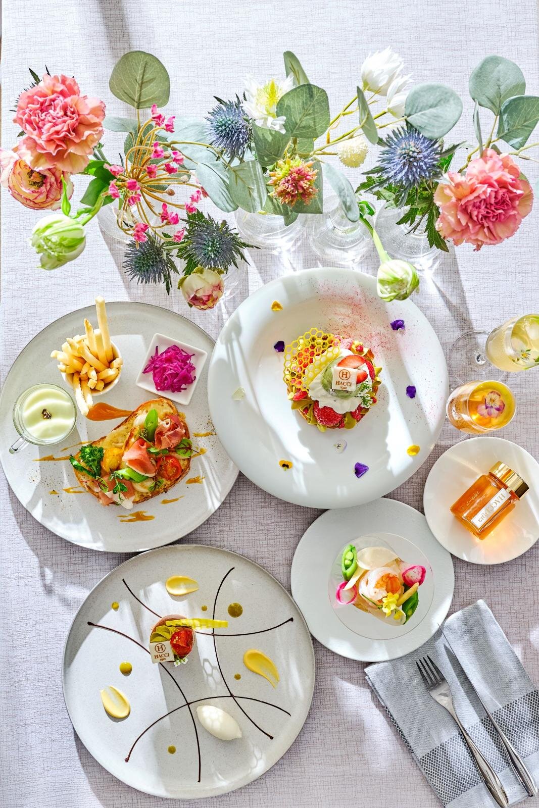 HACCIの美容ギフト付き！はちみつ入りスイーツ＆コース料理、青山 セントグレース大聖堂で｜写真1