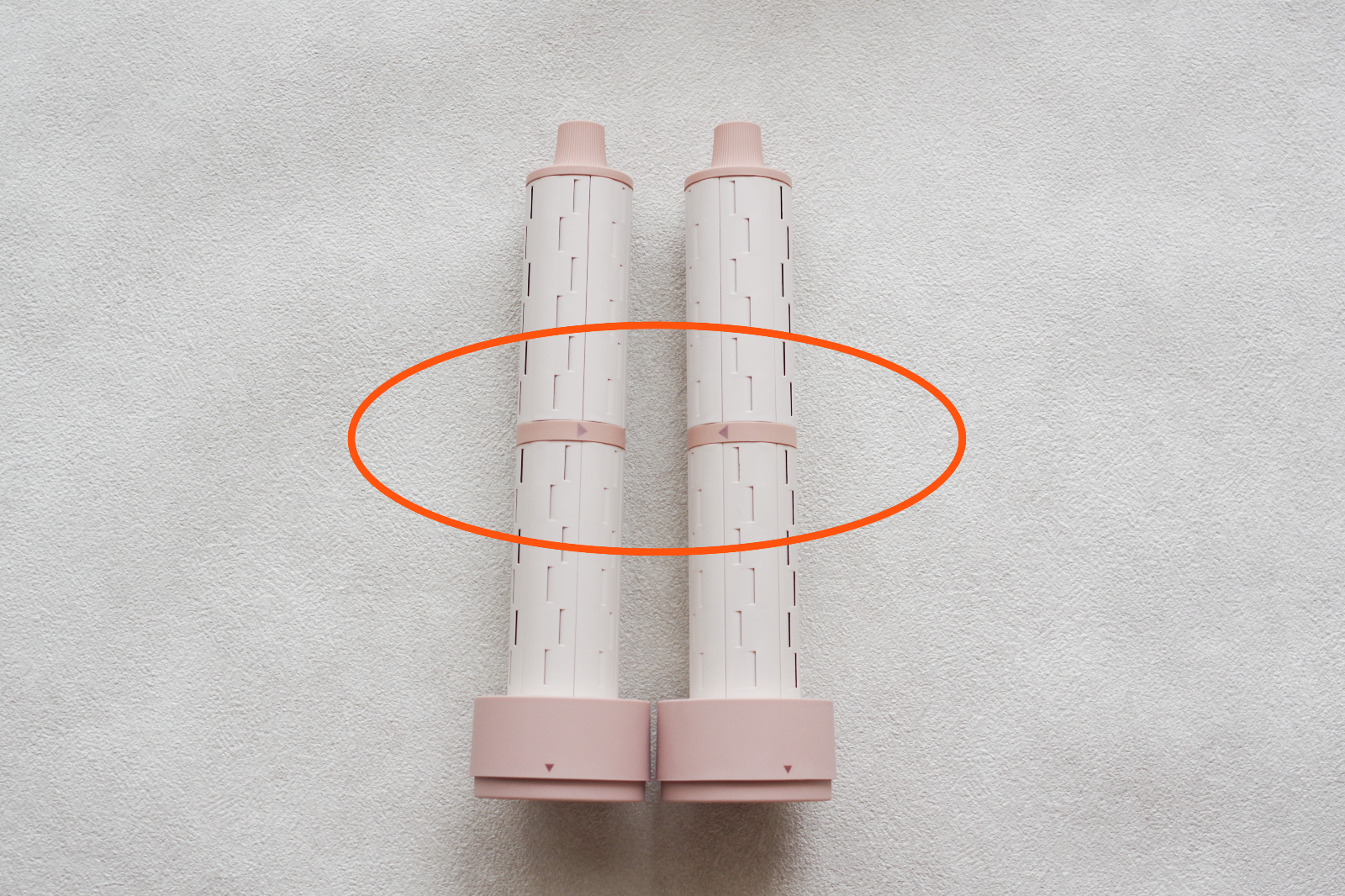 付属のカーリングバレルで弾むようなカールを