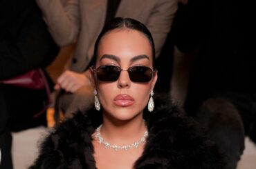 ジョージナ・ロドリゲス、10年でグッチの店員からフロントロウへ。美しさを支える「生命力」の秘訣 | Vogue Japan