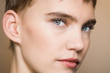 厚塗り感ゼロの極上ベースメイク。上田裕美が教える4つの秘技 | Vogue Japan