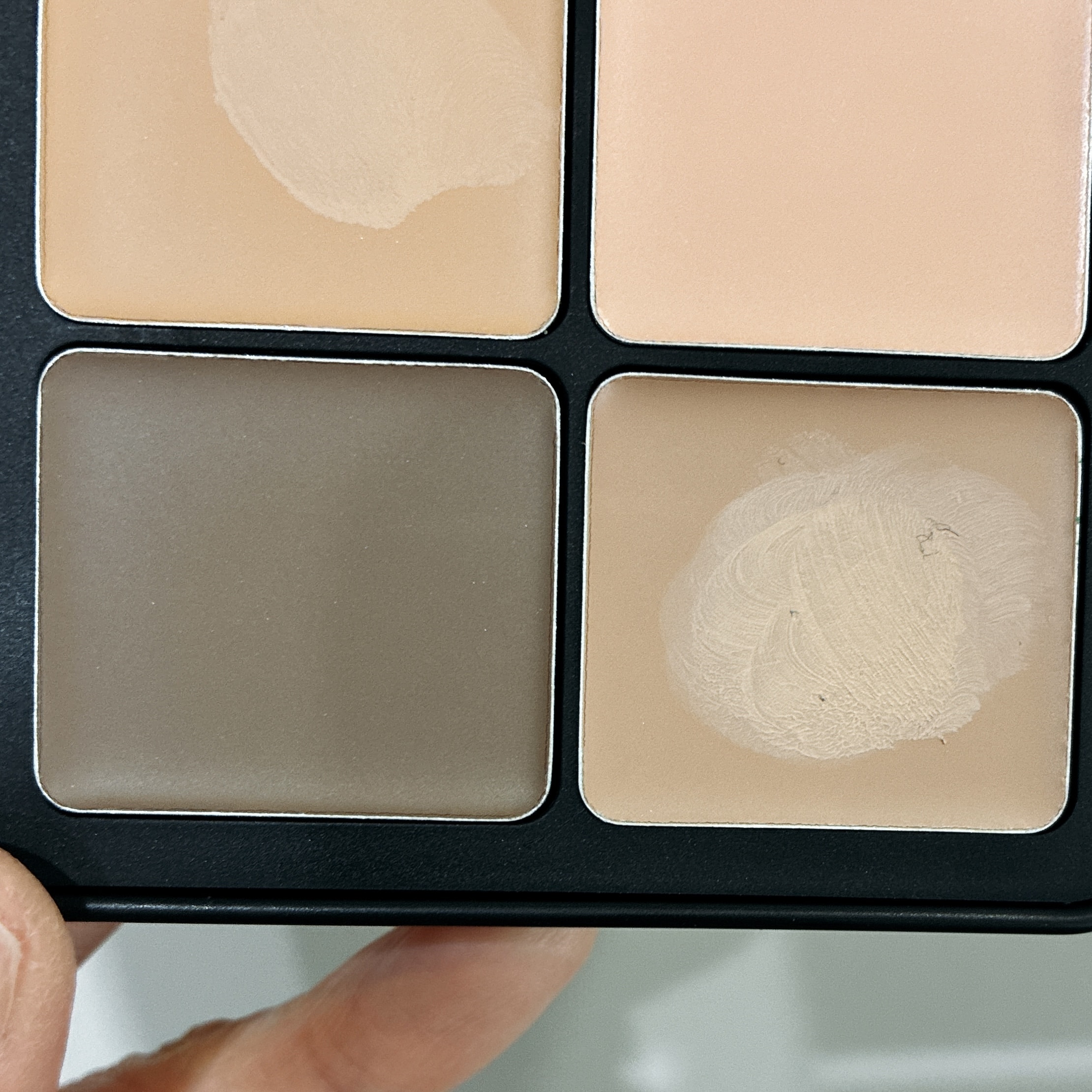 MAKE UP FOREVER HDスキン エッセンシャルパレット