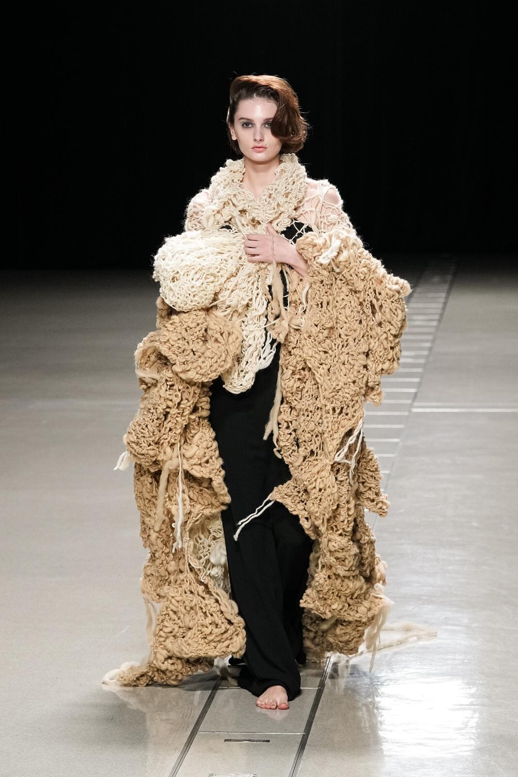 カカン 26-27年秋コレクション - 野生の気配を纏うニット｜写真21