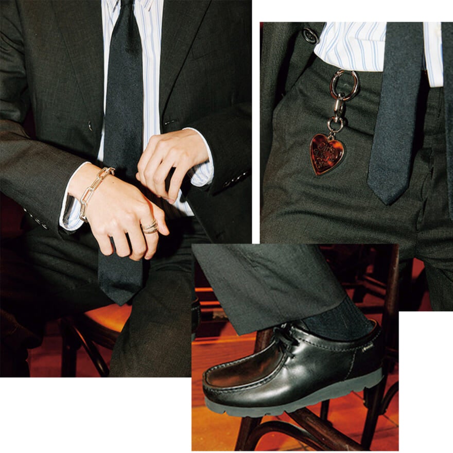 ゴアテックスのシューズ、Girls Don’t Cryのキーチェーン、kensscratchのブレスレットとリング