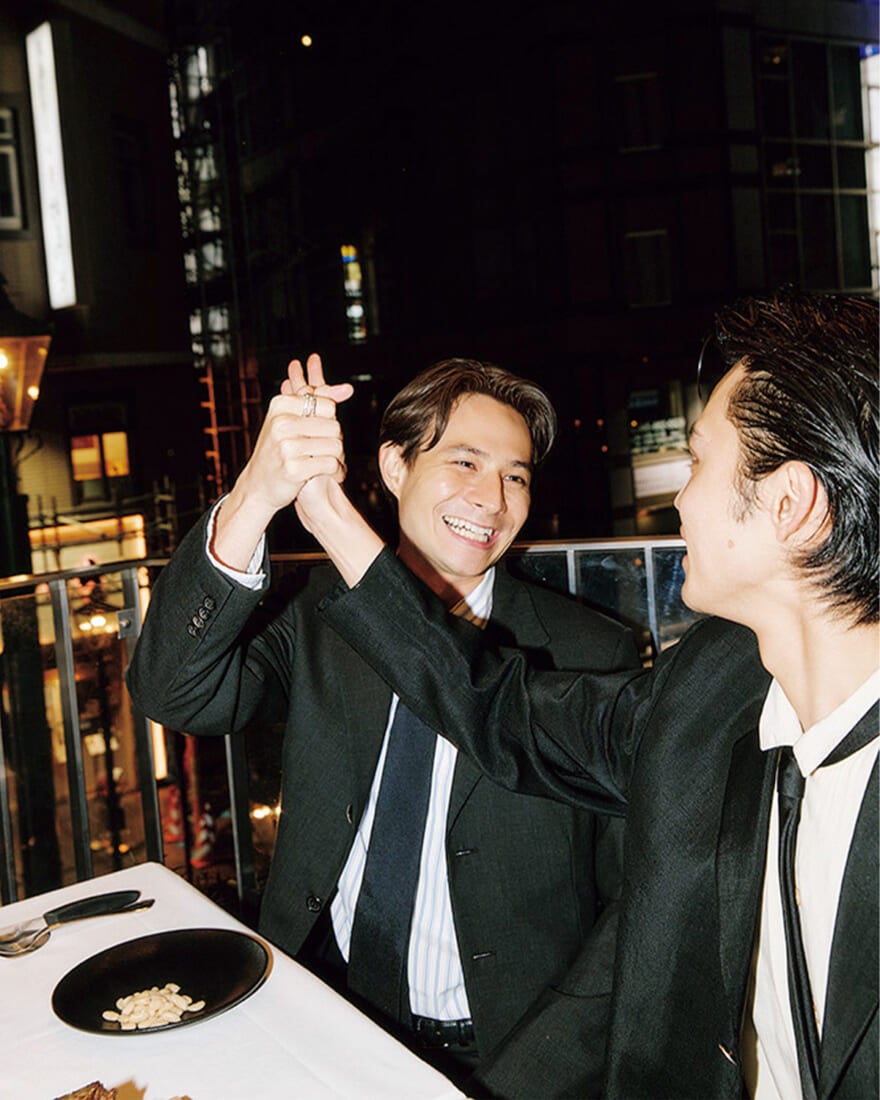 会話をする中田圭祐とシールズ啓司