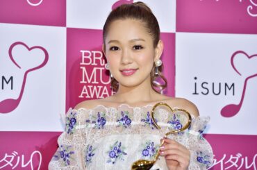 西野カナ、人気アイドルグループのライブへ「推しと推しのコラボ」「豪華すぎてパニック」ファン歓喜 - モデルプレス
