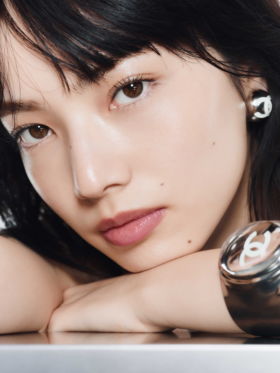 シャネルのエクラ プルミエのビジュアルモデル小松奈々