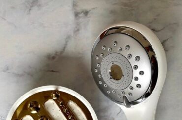 浴びるだけで美しく。バスタイムを美容投資に変えるシャワーヘッド【美容ライターの体験レポート】 | Vogue Japan