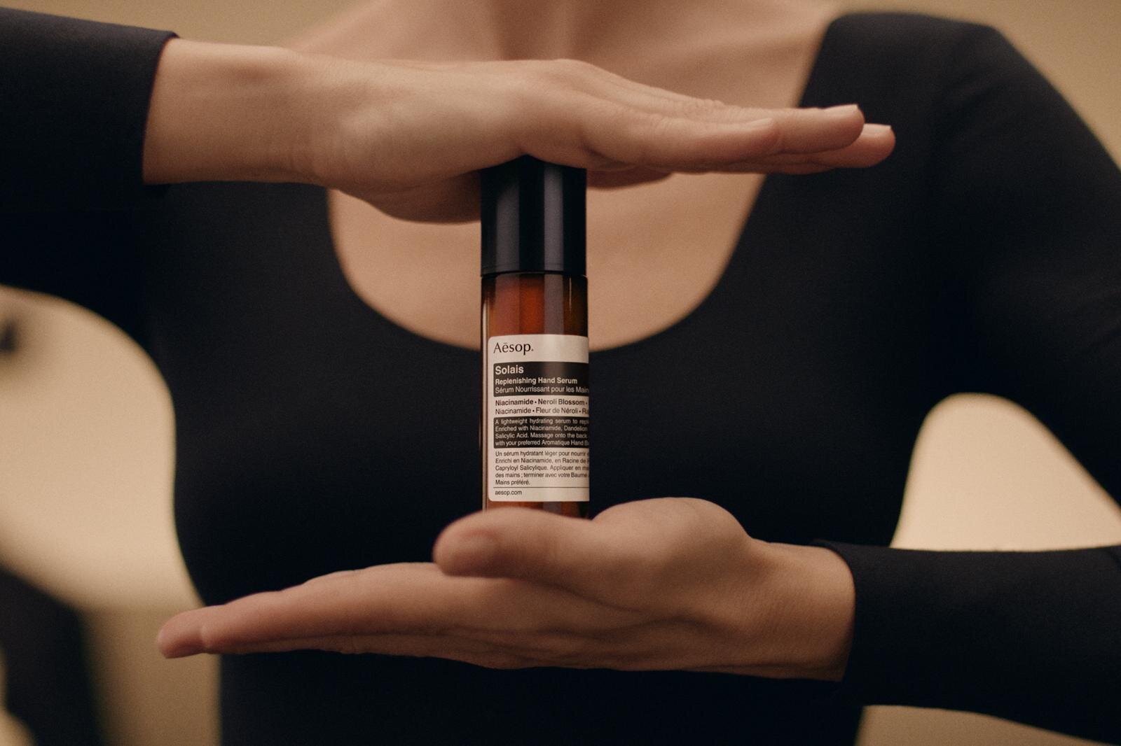 「ソラス リプレニッシング ハイドレーション ハンド セラム」30mL 5,500円