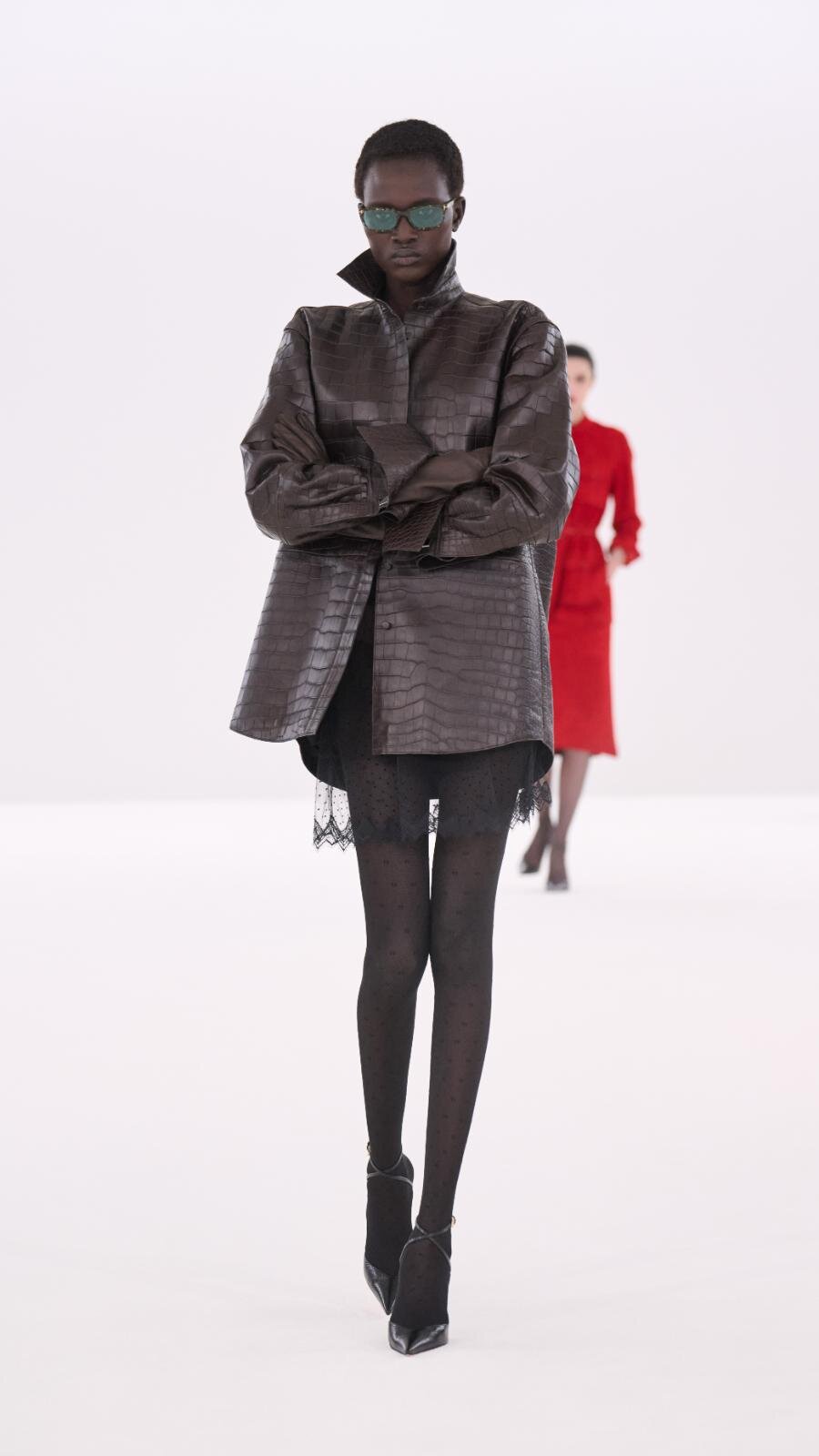 トム フォード 2026-27年秋冬コレクション、相反する要素が溶け合う時の緊張と魅惑｜写真38