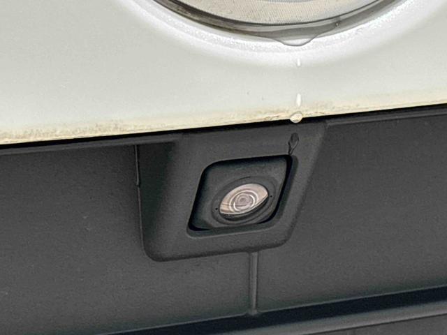 純正ナビを装着することでフロントカメラで路地から出る時に左右確認ができます。他のカメラと連携してパノラマモニターにも対応できます。