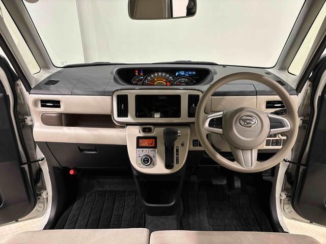 フロントウィンドゥ・フロントガラスにはＵＶ＆ＩＲカット機能を採用。見易い計器類と運転し易いドライビングポジションは、視角も少なく前方＆左右の見切りが良く運転し易いクルマです