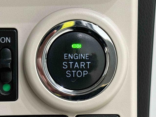 電子カードキーを携帯していれば、ボタンを押すだけでエンジンの始動がスマートに行えます。
