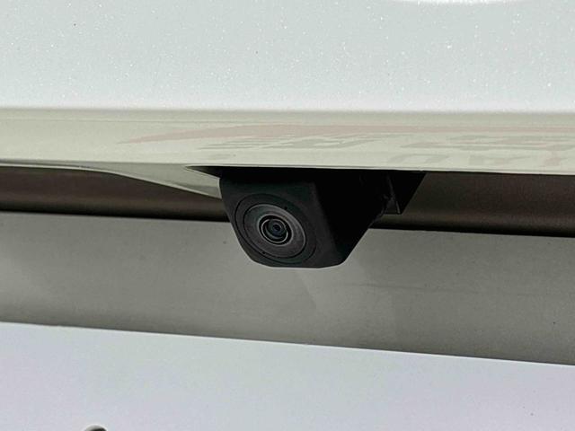 バックカメラ ナビゲーション等を装着した場合には車両の前後左右に搭載した４つのカメラにより、車庫入れや狭い道でのすれ違いをしっかりサポートするパノラマモニター対応カメラが付いてます