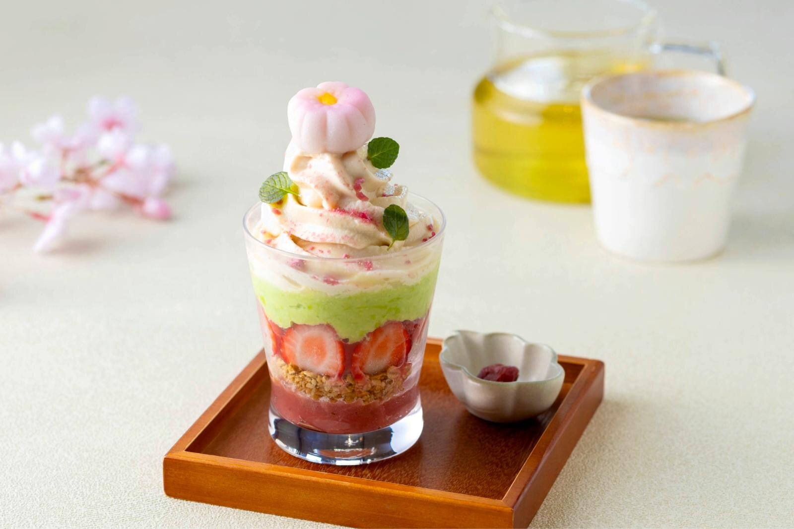 「花餅さくらパフェ 選べる日本茶付き」2,100円