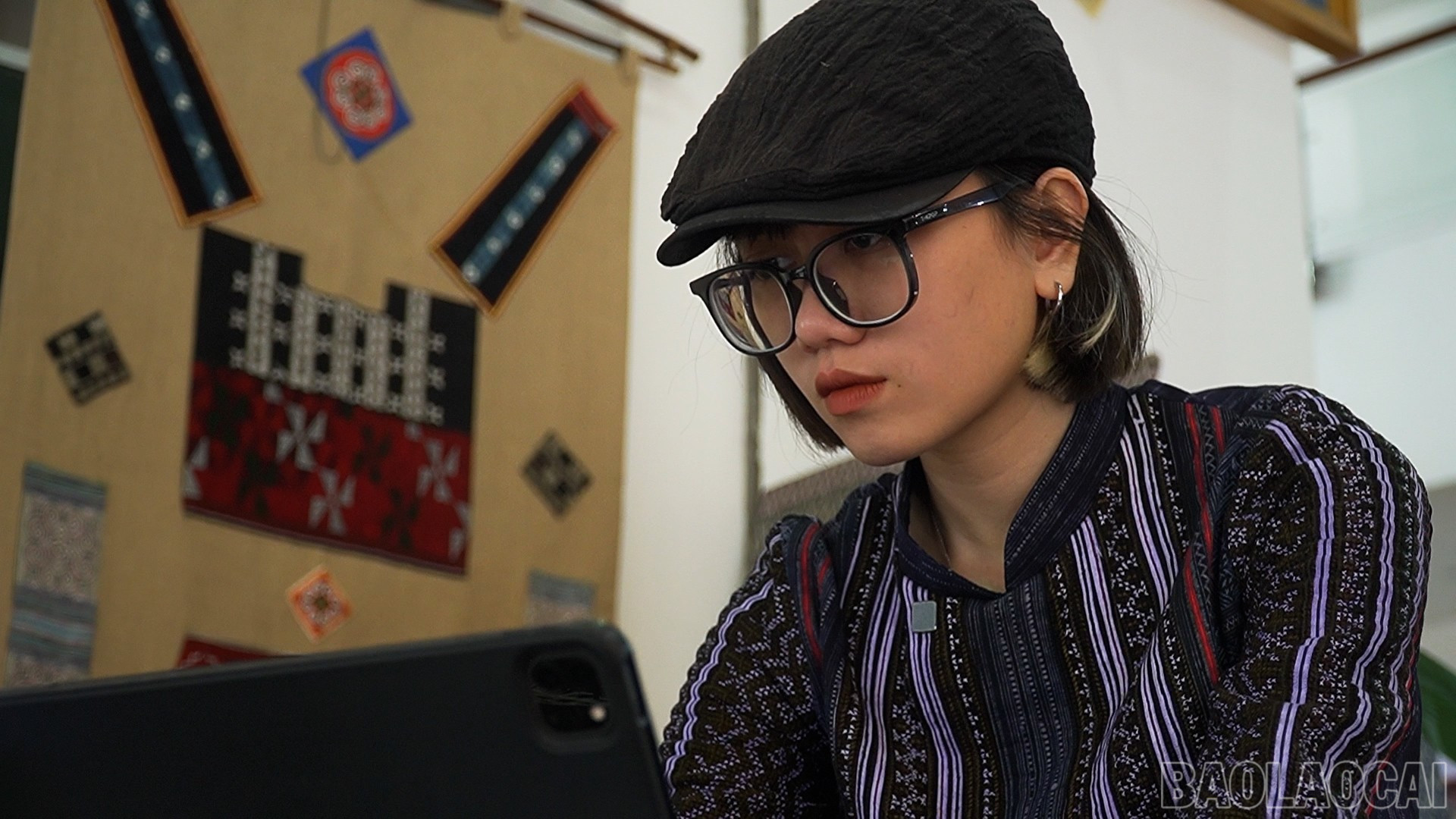 Mỗi sản phẩm là tình yêu, tâm huyết và sáng tạo không ngừng của nhà thiết kế trẻ. baolaocai-br_chuyen-de-van-hoa-the-thao-copy00-07-10-21still676.jpg