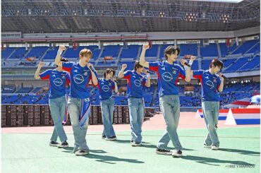 aoen 日産スタジアムで開催されたJリーグでエネルギッシュなパフォーマンスを披露！新曲「Youth」サプライズ披露で 『BEYBLADE X』との新たなプロジェクトを示唆 | USENの音楽情報サイト「encore（アンコール）」