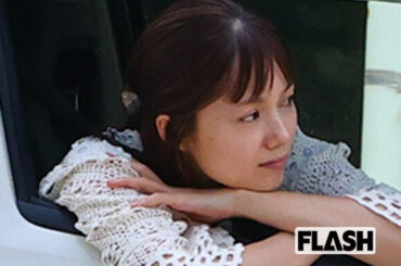 宮崎あおい、ファッションショーでハイトーンカラーに “イメチェン”…第4子出産後も第一線で活躍中 | Smart FLASH/スマフラ[光文社週刊誌]