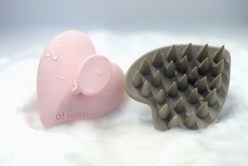 頭皮が喜ぶ、極上フィット感。独自設計「3Dフレックス構造」で“洗い”も“ほぐし”も未体験の心地よさを実現　ヘッドスパブラシフィット誕生 | 美ST ONLINE