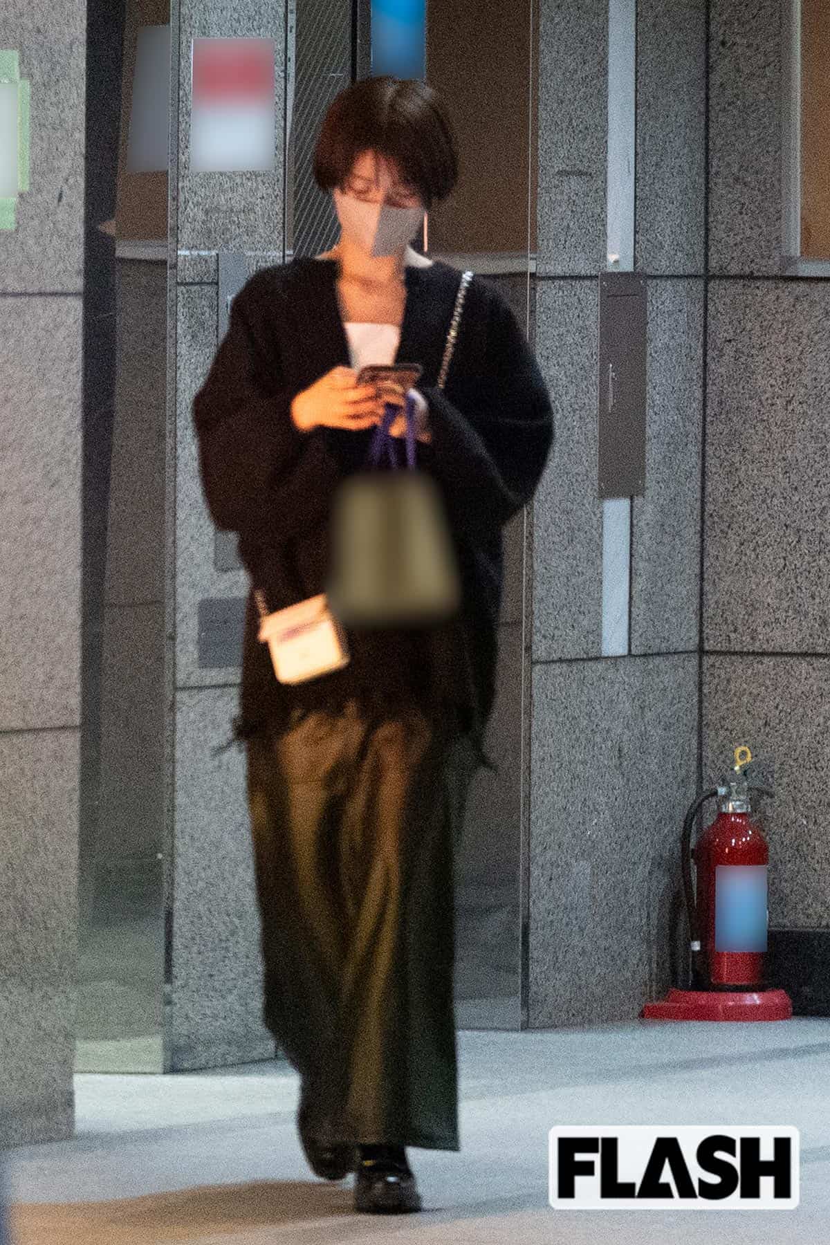 浜辺美波はクリスマスは予約が取りやすいためクリニックに通うという（写真・吉田 豊）