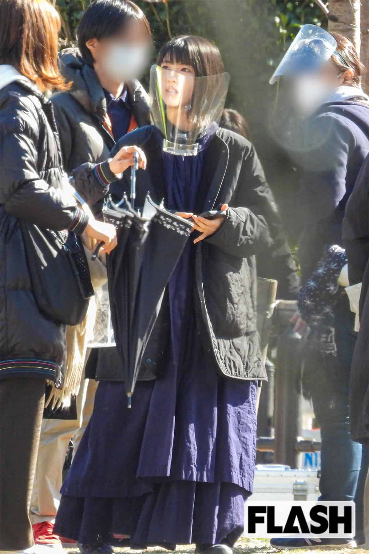 2021年の『ウチの娘は、彼氏が出来ない!!』のロケでは、カットのたびにスマホとにらめっこ